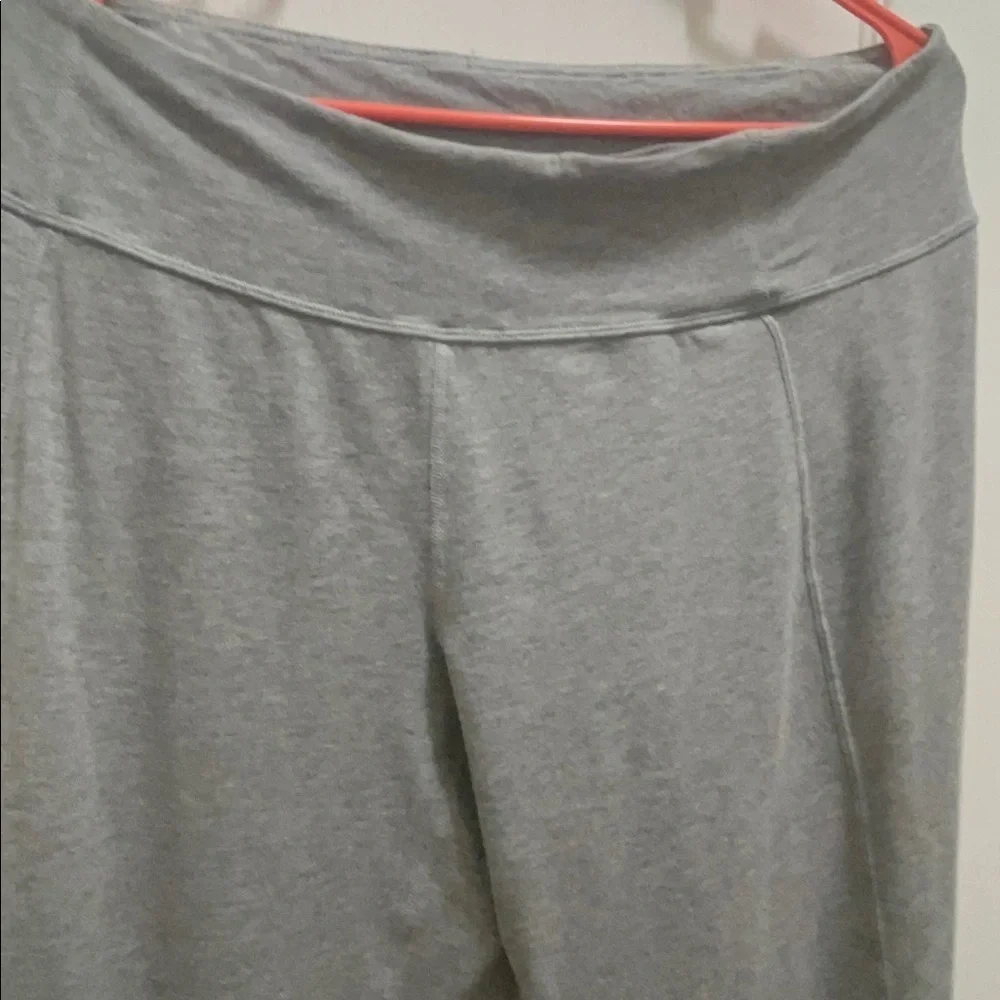 Lululemon beautiful yoga pants open two sides to be comfy when moving around.